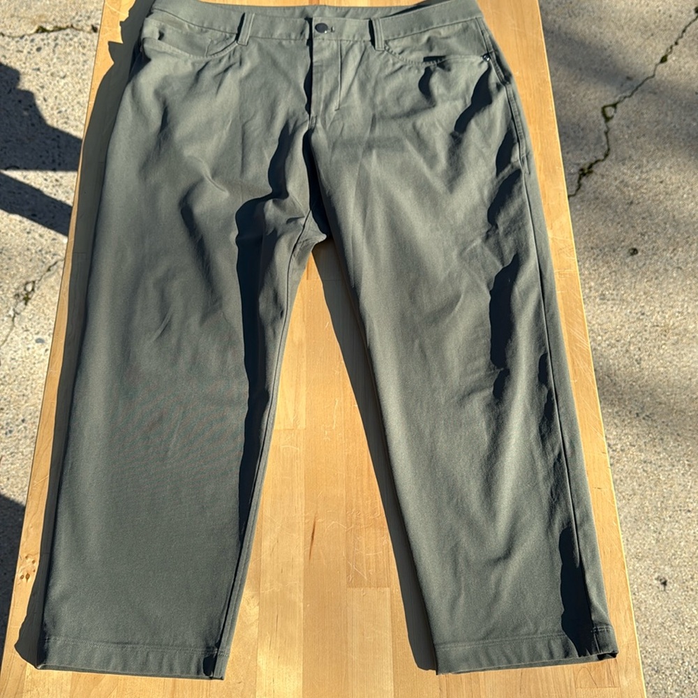 NWOT - Lululemon - ABC Classic Pants - New Version (35x29)